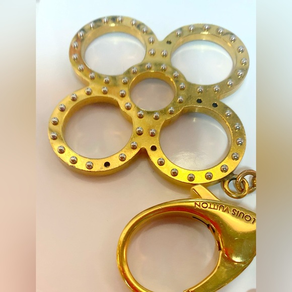 LOW STARTπ₯π₯π₯π₯Louis Vuitton Bijoux Sac Tapage
Gold Tone Key Ring Bag Charm - Picture 9 of 11